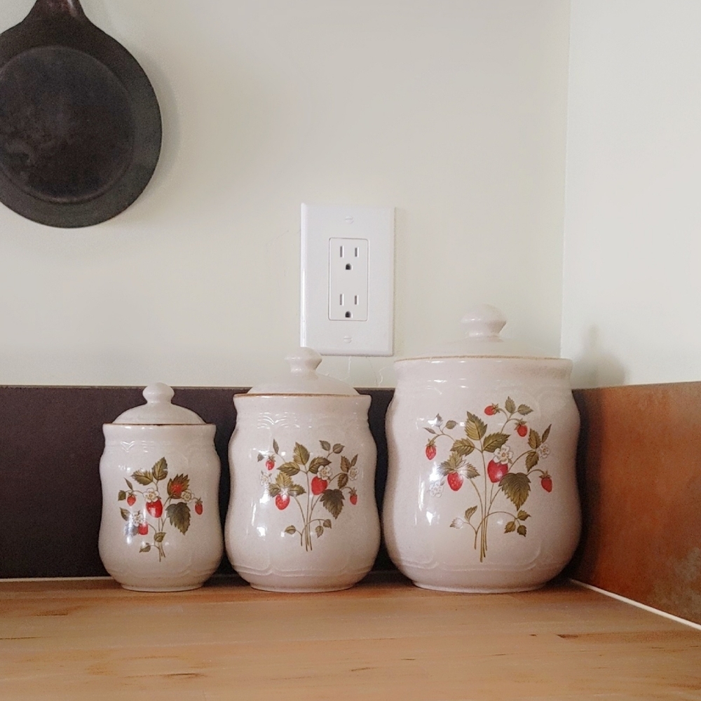 Vintage sugar & flour jars/canisters